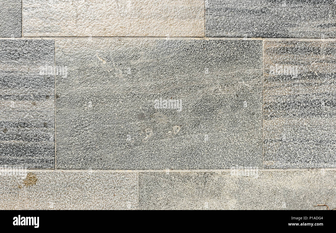 Dreckig Ausserhalb Der Altstadt Terrasse Aus Granit Fliesen Bild Von Aussen Bodenbelage Mit Alten Grauen Mittelalterlichen Gehwegplatten In Alten Europaischen Mediterrane Stadtzentrum Stockfotografie Alamy