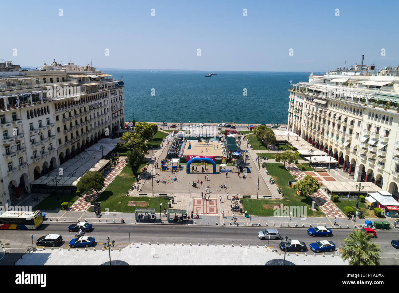 Thessaloniki - Griechenland Juni 9, 2018: Luftbild des Stadions während der griechischen Meisterschaft Beach Volley Masters 2018 Aristoteles-Platz entfernt. Aeri Stockfoto