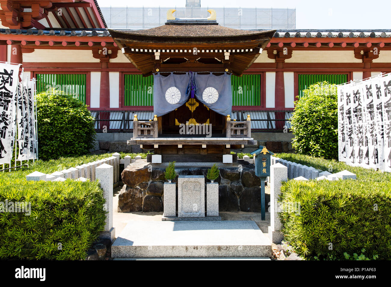 Kleine Kamidana Heiligtum innen die Hauptkomponente des Shitennoji Tempel, Osaka, Japan Stockfoto