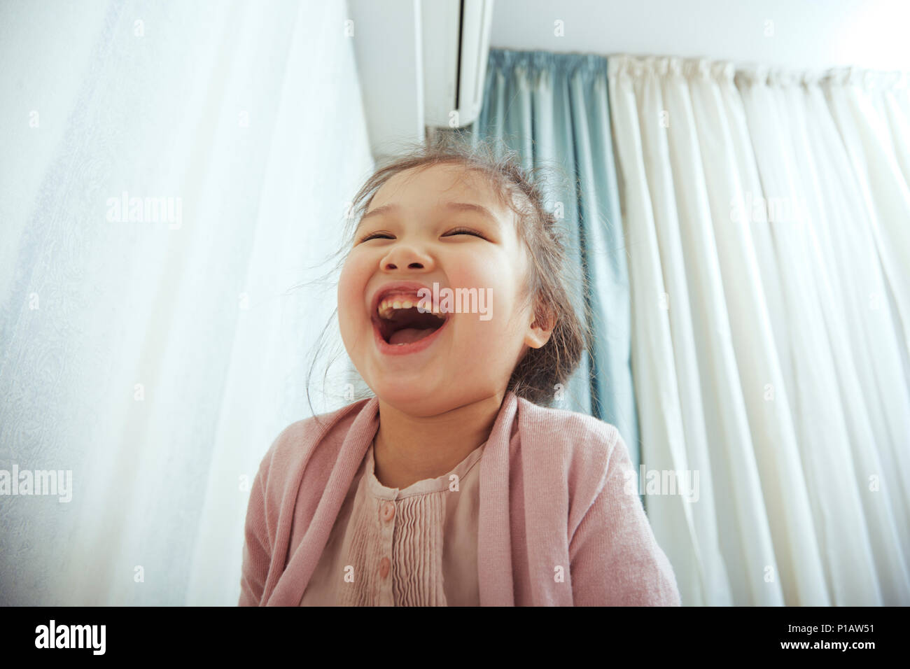 Niedlich, lachende Mädchen Stockfoto