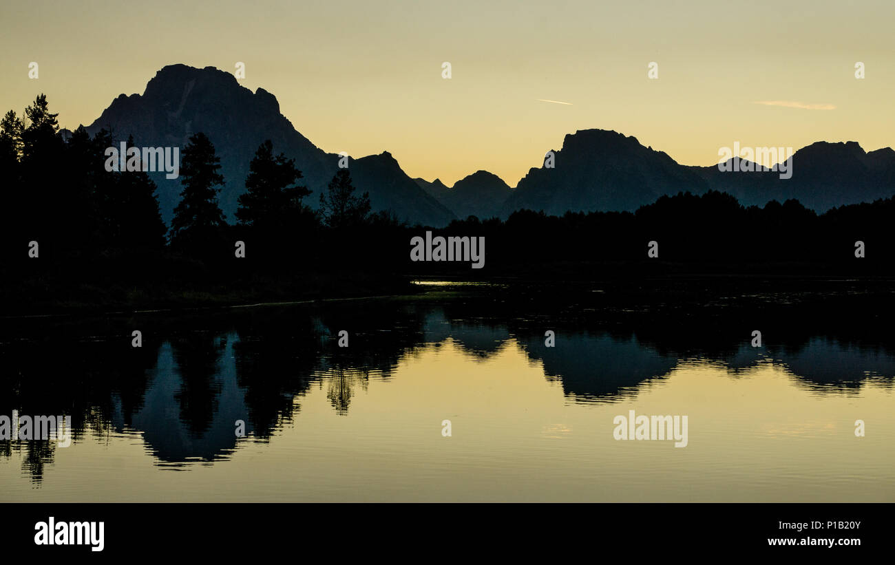 Blick von Oxbow Bend mit Mount Moran spiegelt sich im Wasser. Stockfoto