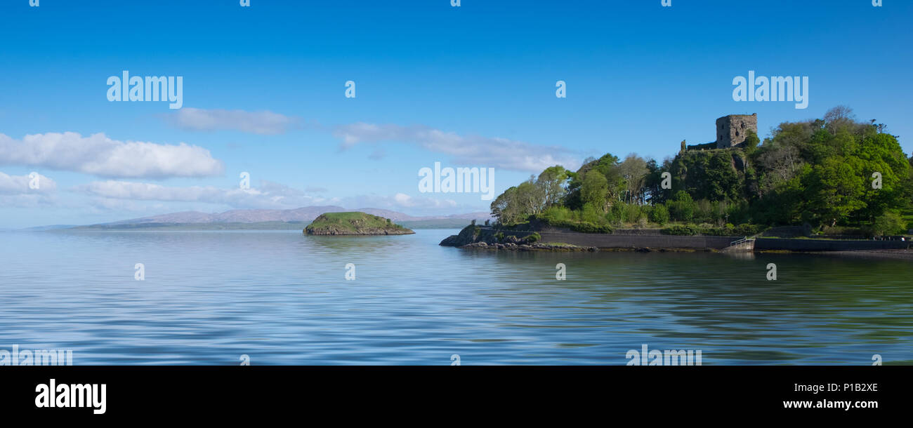 Wunderschönen schottischen Landschaft, Schloss an der Seite von einem Loch in der Nähe von Oban. Stockfoto