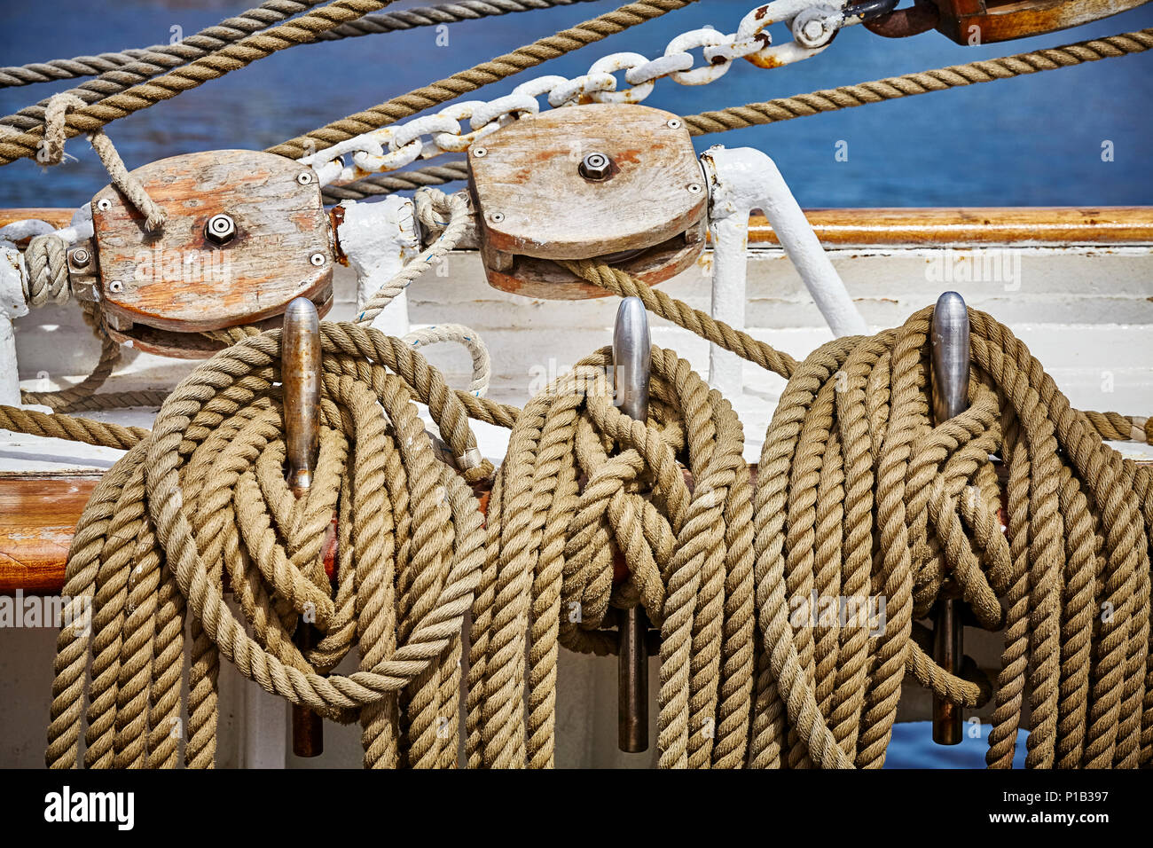 Alte Segelschiff rigging Details, selektive konzentrieren. Stockfoto
