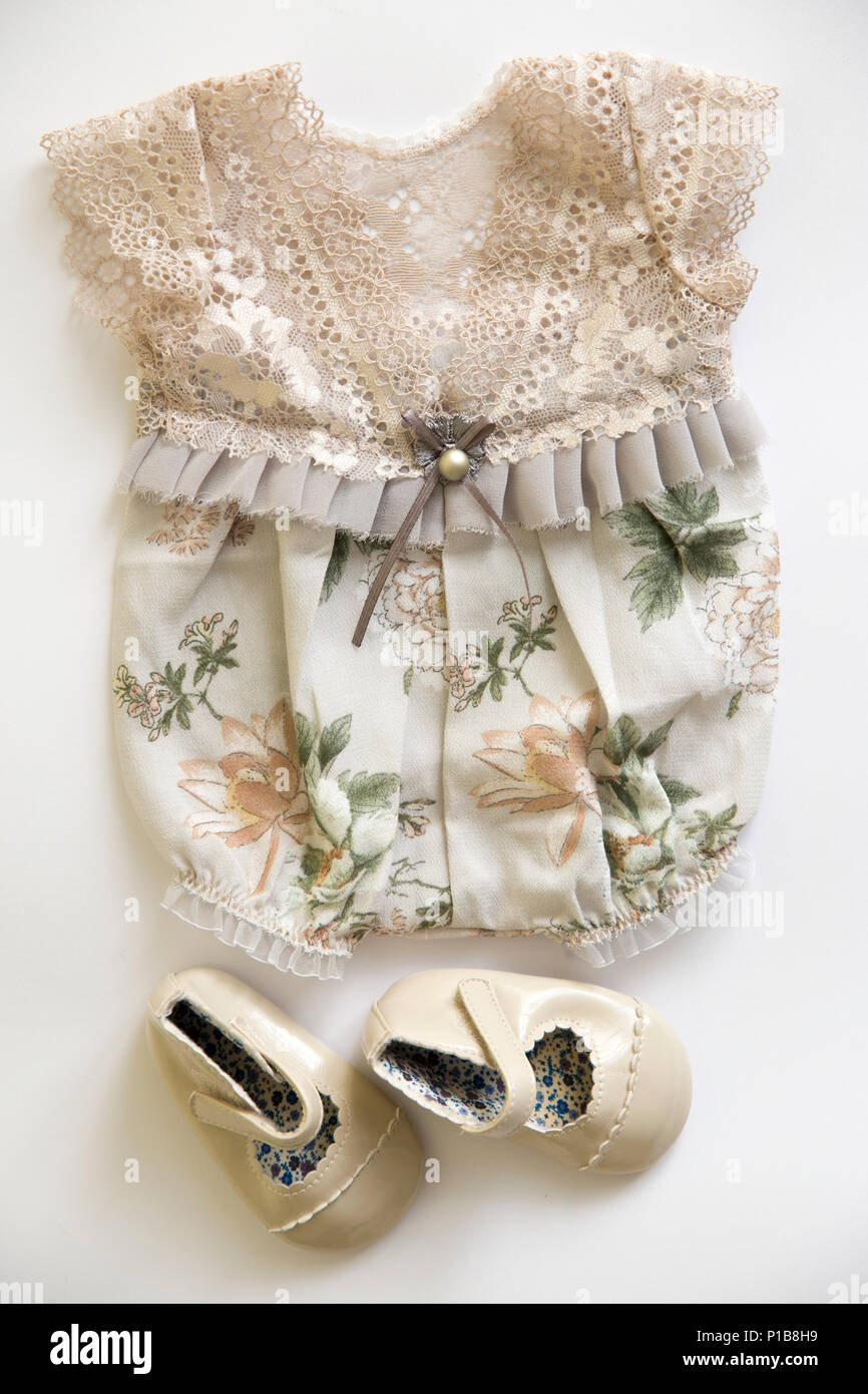 Vintage babykleidung -Fotos und -Bildmaterial in hoher Auflösung – Alamy