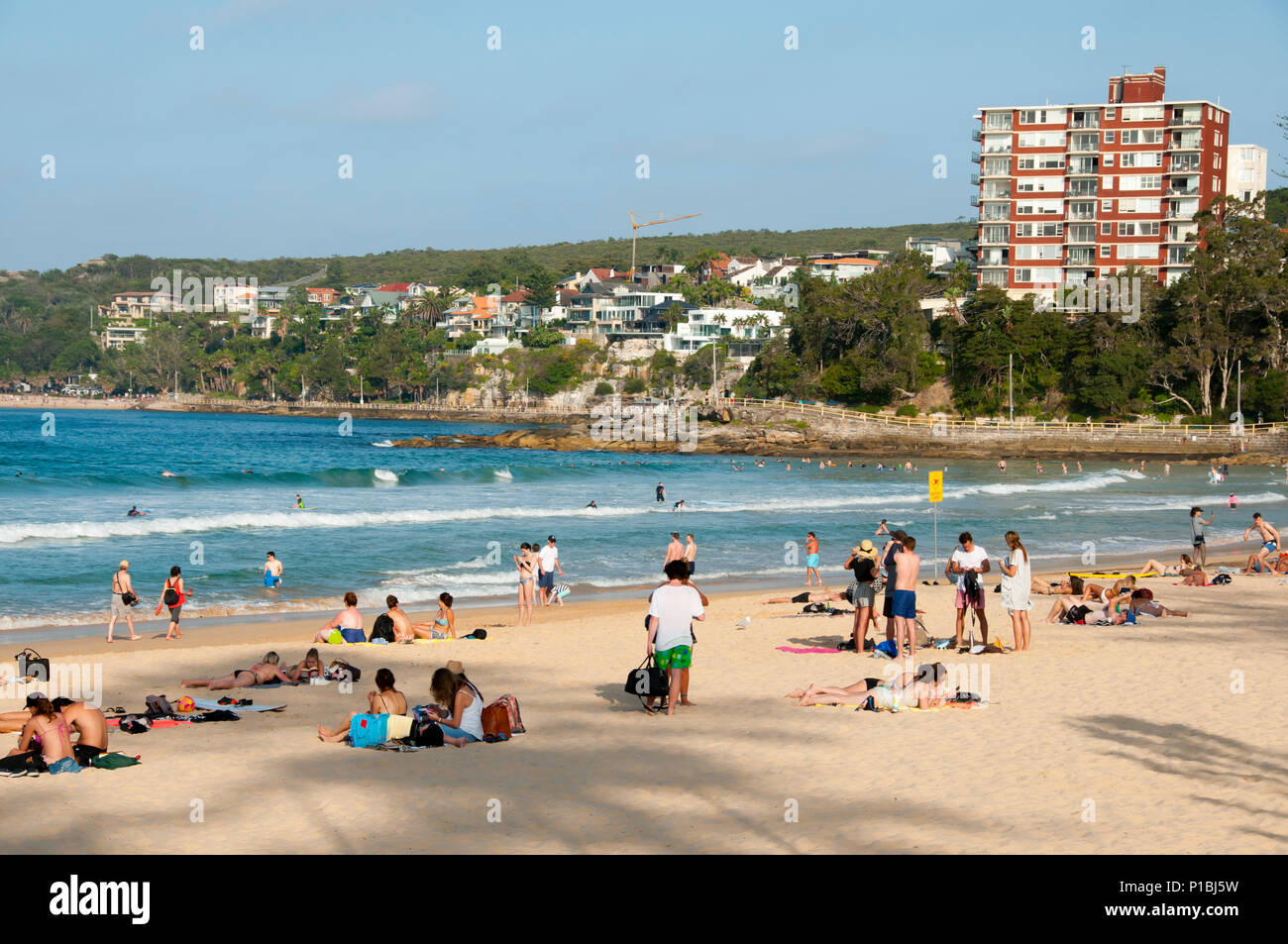 MANLY, Australien - 6. April 2018: Die beliebteste touristische und lokale Manly Beach Stockfoto
