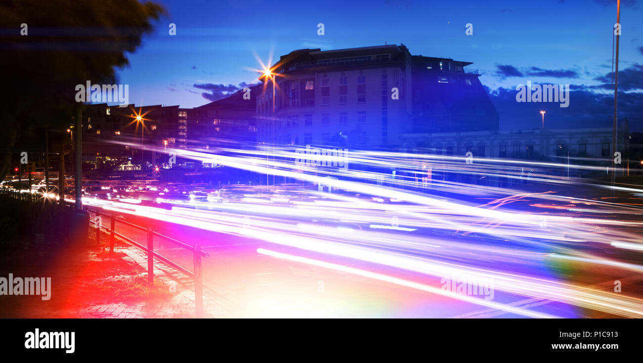 Leichte Wanderwege auf Stadt. Stockfoto