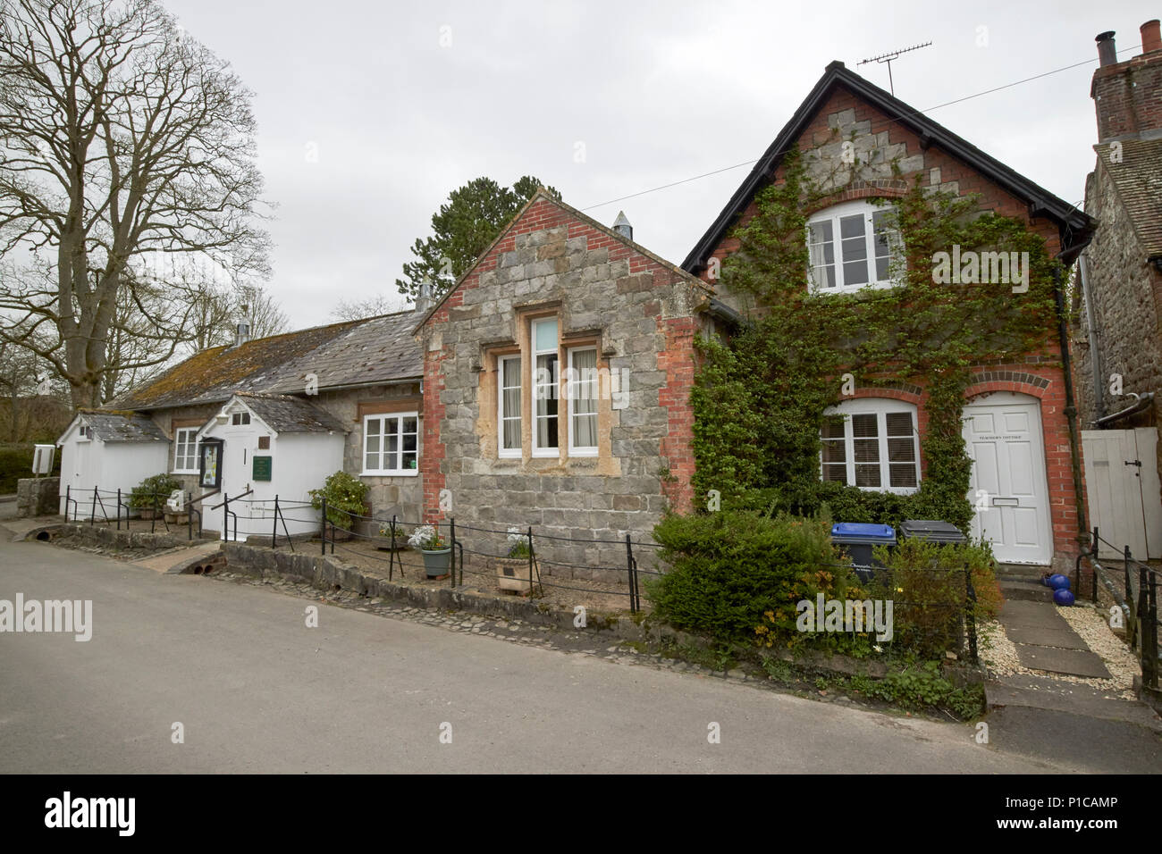 Ehemalige Dorfschule und Lehrer Cottage soziales Zentrum und Unterkunft avebury Wiltshire England Großbritannien Stockfoto