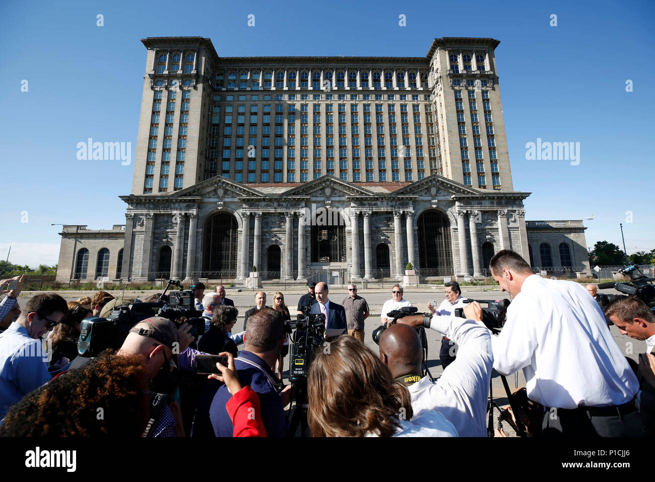 Detroit, Michigan, USA. 11 Juni, 2018. Matthäus Moroun Wer ist Familie lange - freie Michigan Central Depot im Besitz spricht über die Geschichte des Besitzes der Familie des Depots und deren Verkauf an die Ford Motor Co. Credit: Jeff Kowalsky/ZUMA Draht/Alamy leben Nachrichten Stockfoto