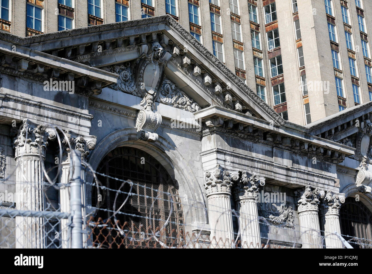 Detroit, Michigan, USA. 11 Juni, 2018. Die lange leerstehende Michigan Central Depot. Es war heute die Ford Motor Co. aus dem Moroun Familie gekauft. Das Gebäude verfügt über Sat leer seit 1998. Credit: Jeff Kowalsky/ZUMA Draht/Alamy leben Nachrichten Stockfoto