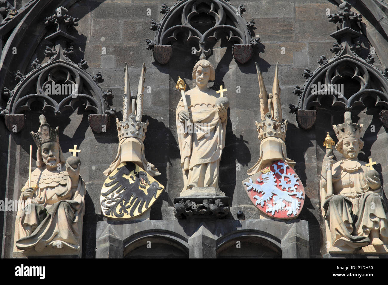 Tschechische Republik, Prag, Altstädter Brückenturm, Statuen, Stockfoto