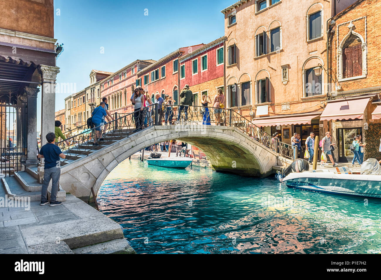 Venedig, Italien - 30. April: Blick über die malerischen Kanal Rio dei Vetrai auf der Insel Murano, Venedig, Italien, 30. April 2018 Stockfoto