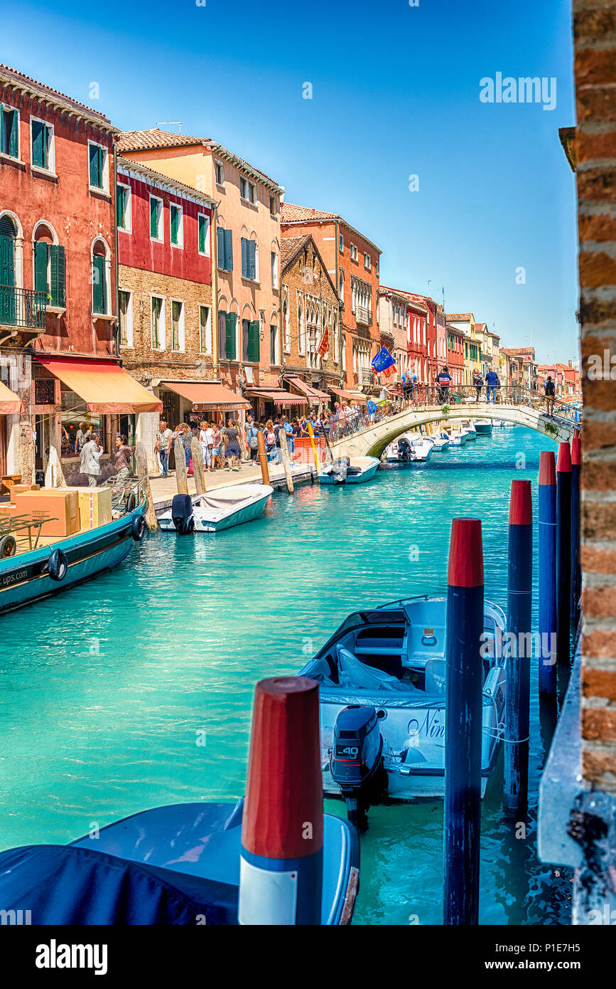 Venedig, Italien - 30. April: Blick über die malerischen Kanal Rio dei Vetrai auf der Insel Murano, Venedig, Italien, 30. April 2018. Die Insel ist ein beliebter an Stockfoto