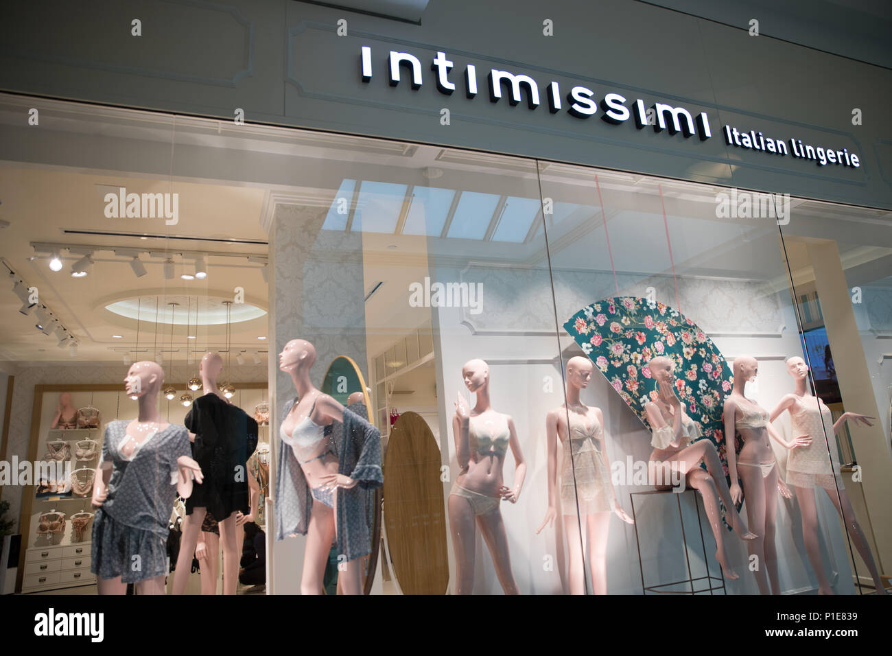 Philadelphia, Pennsylvania, 19. Mai 2018: Intimissimi store in  Philadelphia. Intimissimi ist ein italienischer Kleidung Aufkleber, die in  Bras spezialisiert, Schriftsatz Stockfotografie - Alamy