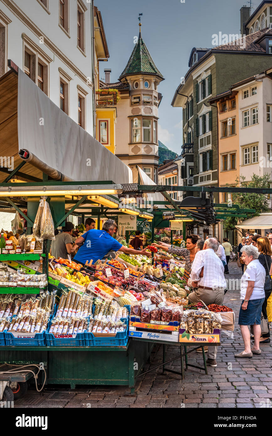 Piazza delle Erbe oder obstplatz Platz, Bozen - Bozen, Trentino-Südtirol, Südtirol, Italien Stockfoto