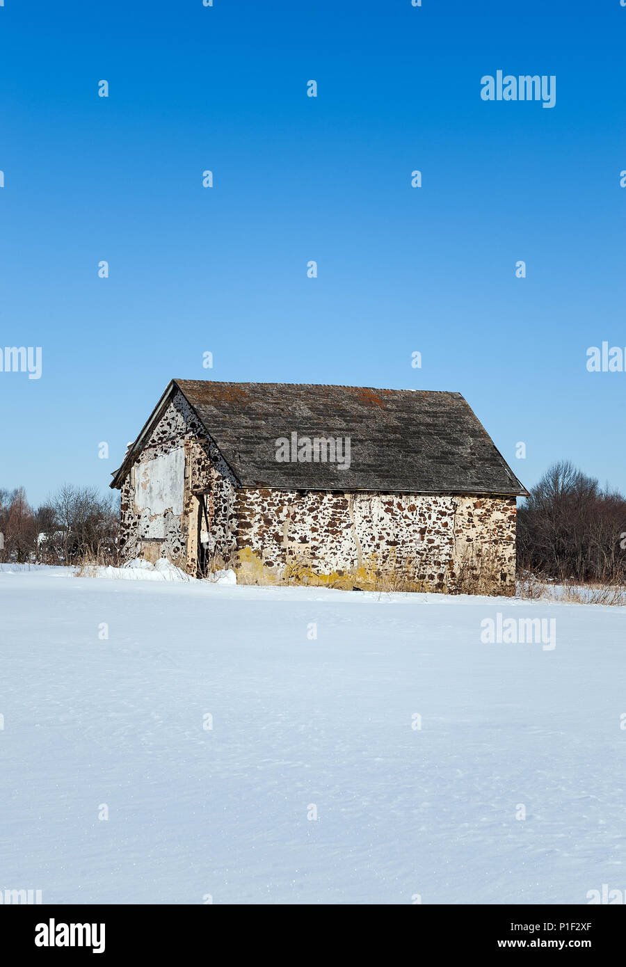 Alter Bauernhof Schuppen im Winter Schnee, Moorestown, New Jersey, USA. Stockfoto