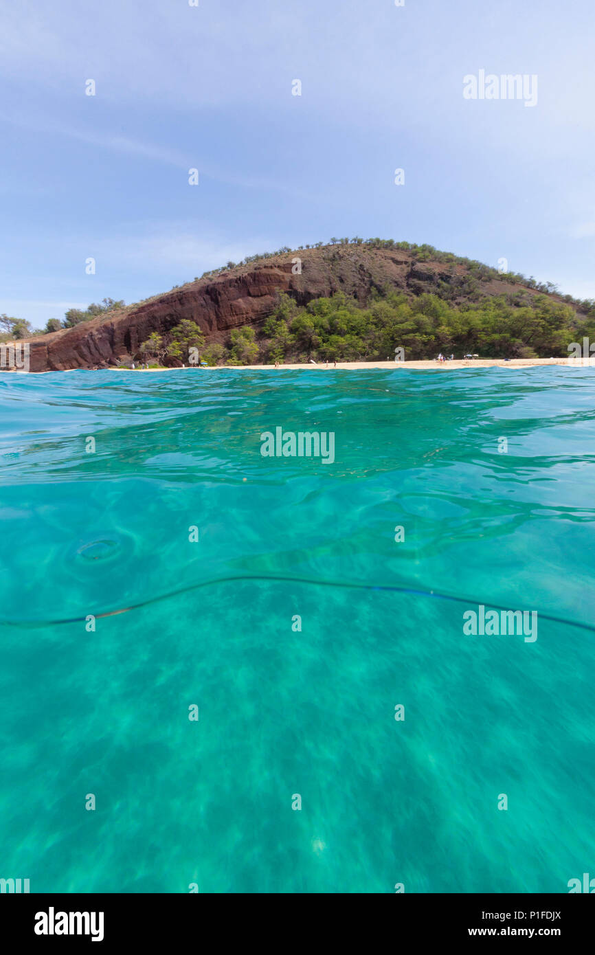 Über unterwasser Blick auf Strand, Makena, Maui, Hawaii. Stockfoto