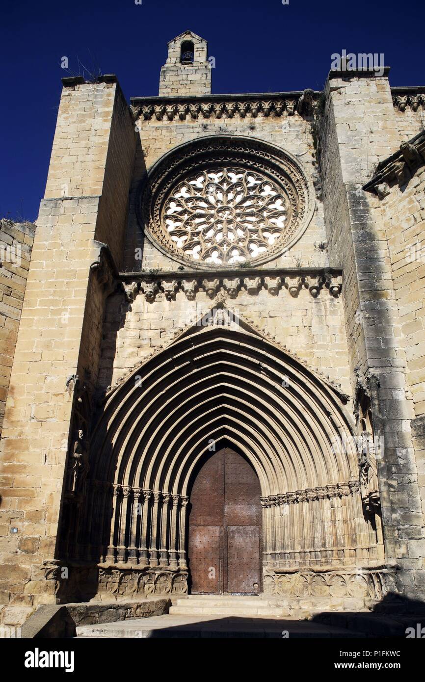 Spanien - ARAGON - Matarraña (Kreis) - Teruel. Valderrobres; Iglesia de Santa María la Mayor; fachada gótica con Gran rosetón. Stockfoto