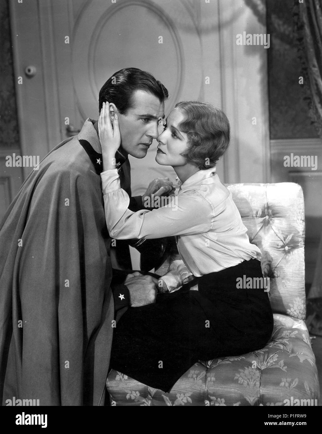 Original Film Titel: der Abschied von der Arme. Englischer Titel: ABSCHIED VON WAFFEN. Regisseur: Frank Borzage. Jahr: 1932. Stars: Helen Hayes; Gary Cooper. Quelle: Paramount Pictures/Album Stockfoto