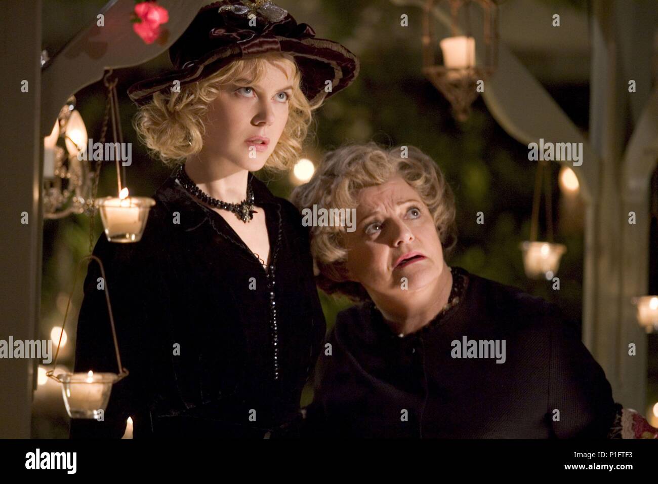 Original Film Titel: VERHEXT. Englischer Titel: VERHEXT. Regisseur: Nora Ephron. Jahr: 2005. Stars: Nicole Kidman; CAROLE SHELLEY. Quelle: Columbia Pictures/Album Stockfoto