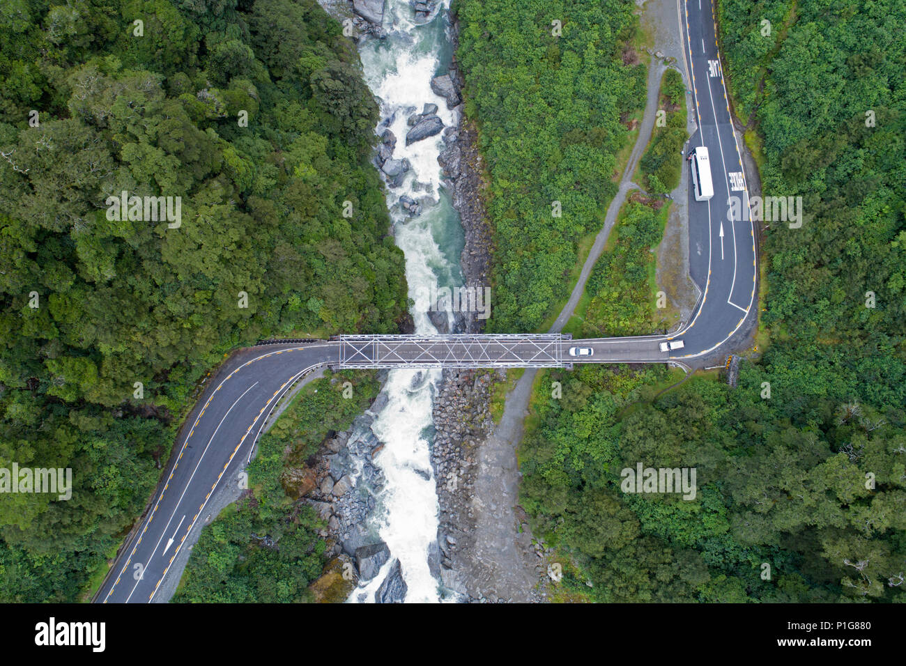 Tore von Haast, Haast Pass, Mt Aspiring National Park, West Coast, South Island, Neuseeland - drone Antenne Stockfoto