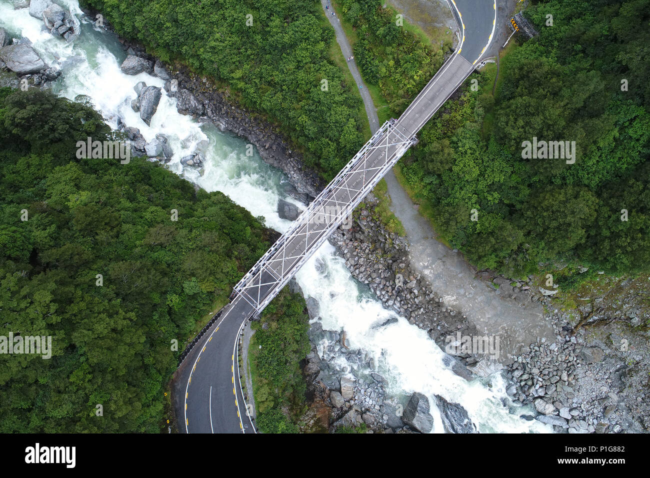 Tore von Haast, Haast Pass, Mt Aspiring National Park, West Coast, South Island, Neuseeland - drone Antenne Stockfoto