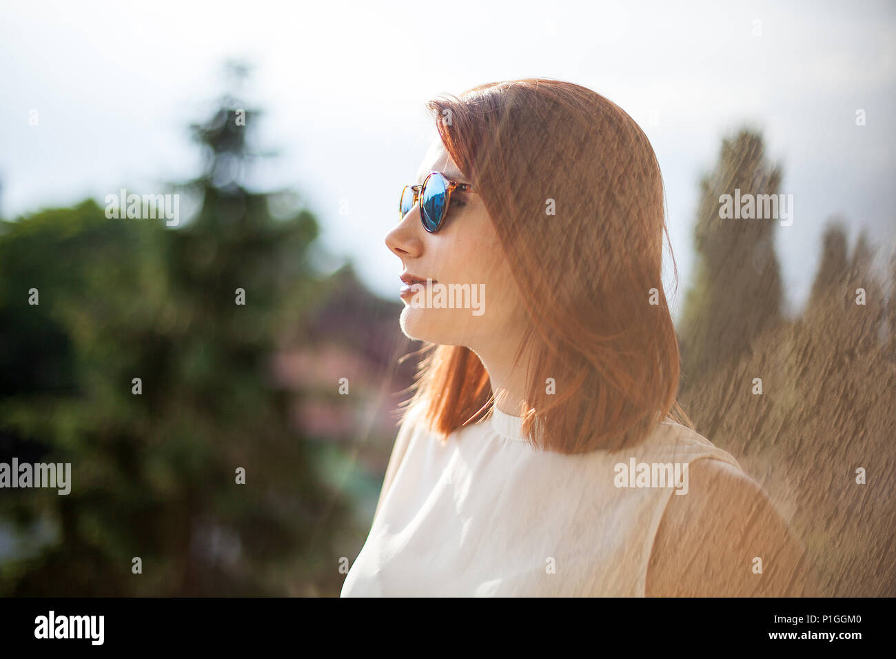 Portrait von wunderschöne rothaarige junge Frau Stockfoto