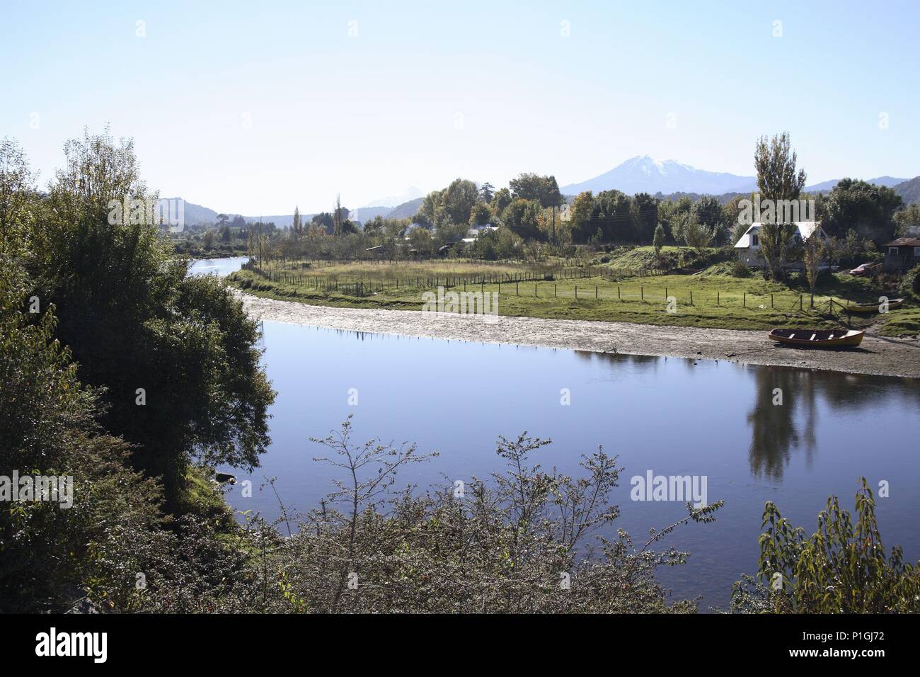 Chamiza; Río y Volcán Corcovado (Inicio de Carretera Austral). Stockfoto