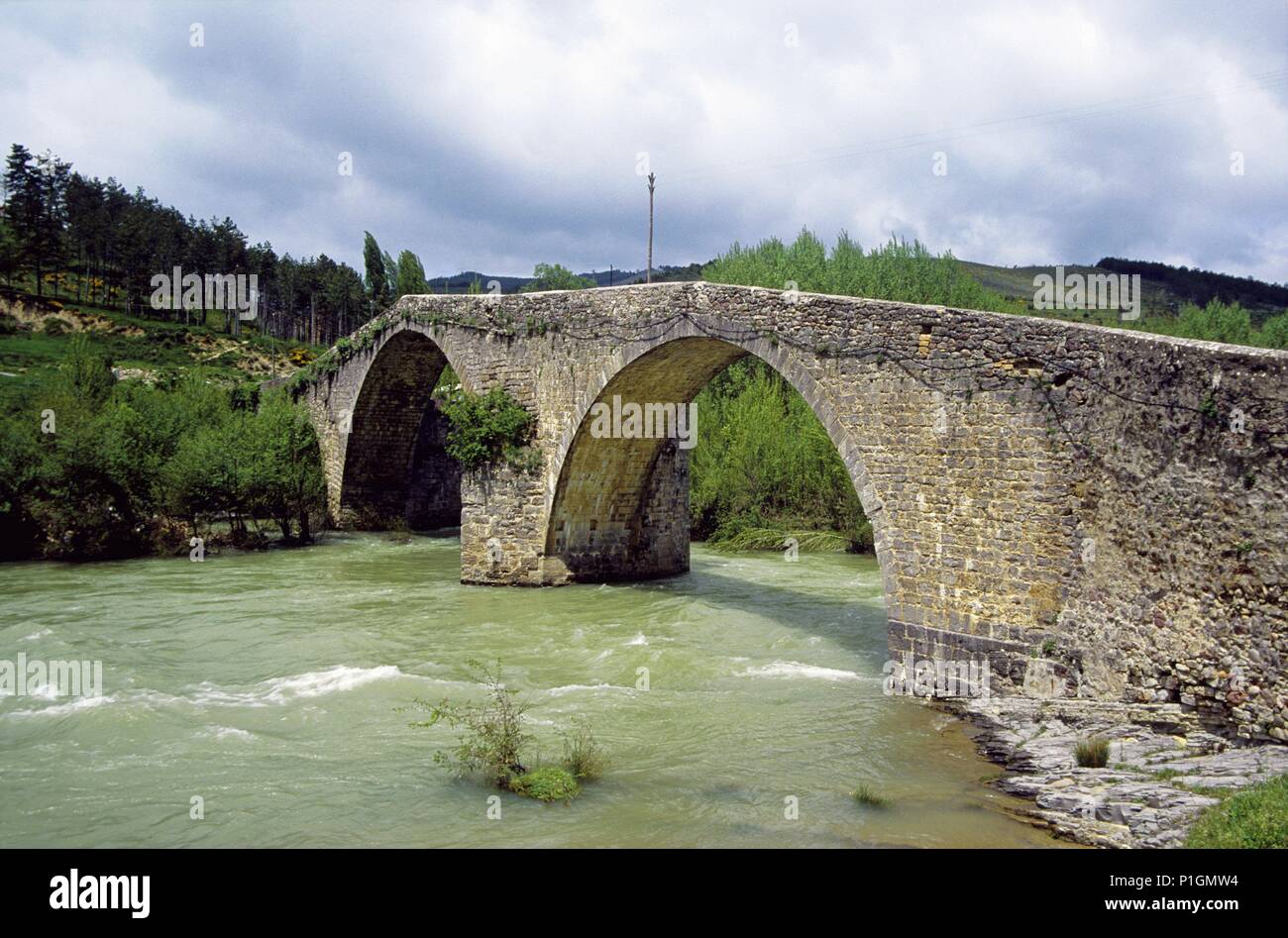 Aoiz, Puente Romano sobre río Urrobi, Valle de Arce. Stockfoto