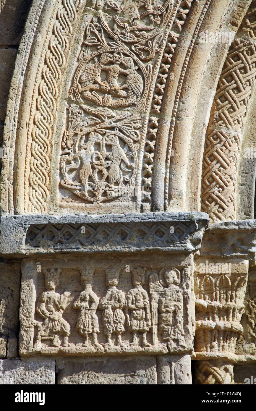 Spanien - Katalonien - Conca de Barberá (Bezirk) - TARRAGONA. Santa Coloma de Queralt; Esglesia de Santa María del Bel.loc; detall de la portalada romànica (segle XIII). Stockfoto
