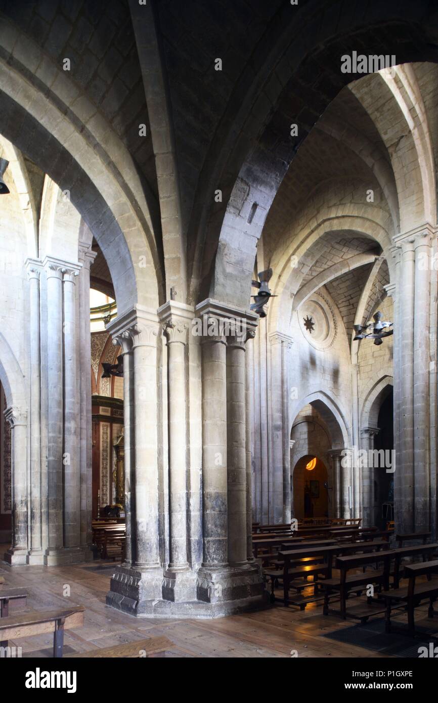 Spanien - Tafalla (Kreis) - NAVARRA. Olite; Iglesia de San Pedro; Innenraum románico de Grandes dimensiones. Stockfoto