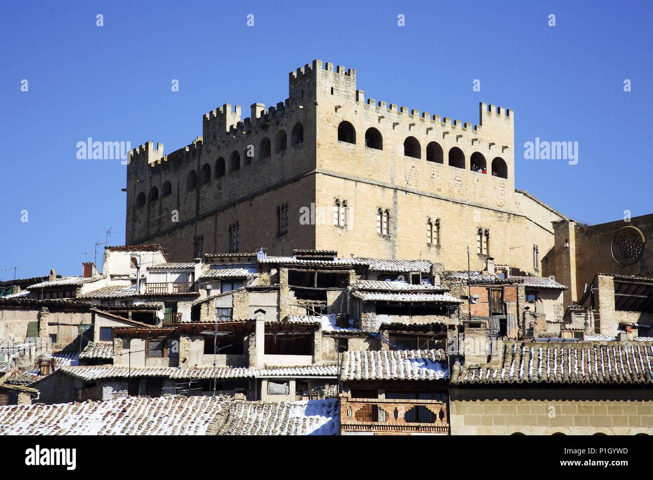 Spanien - ARAGON - Matarraña (Kreis) - Teruel. Valderrobres; Castillo de Heredia (mittelalterlichen) e Iglesia en lo Alto. Stockfoto