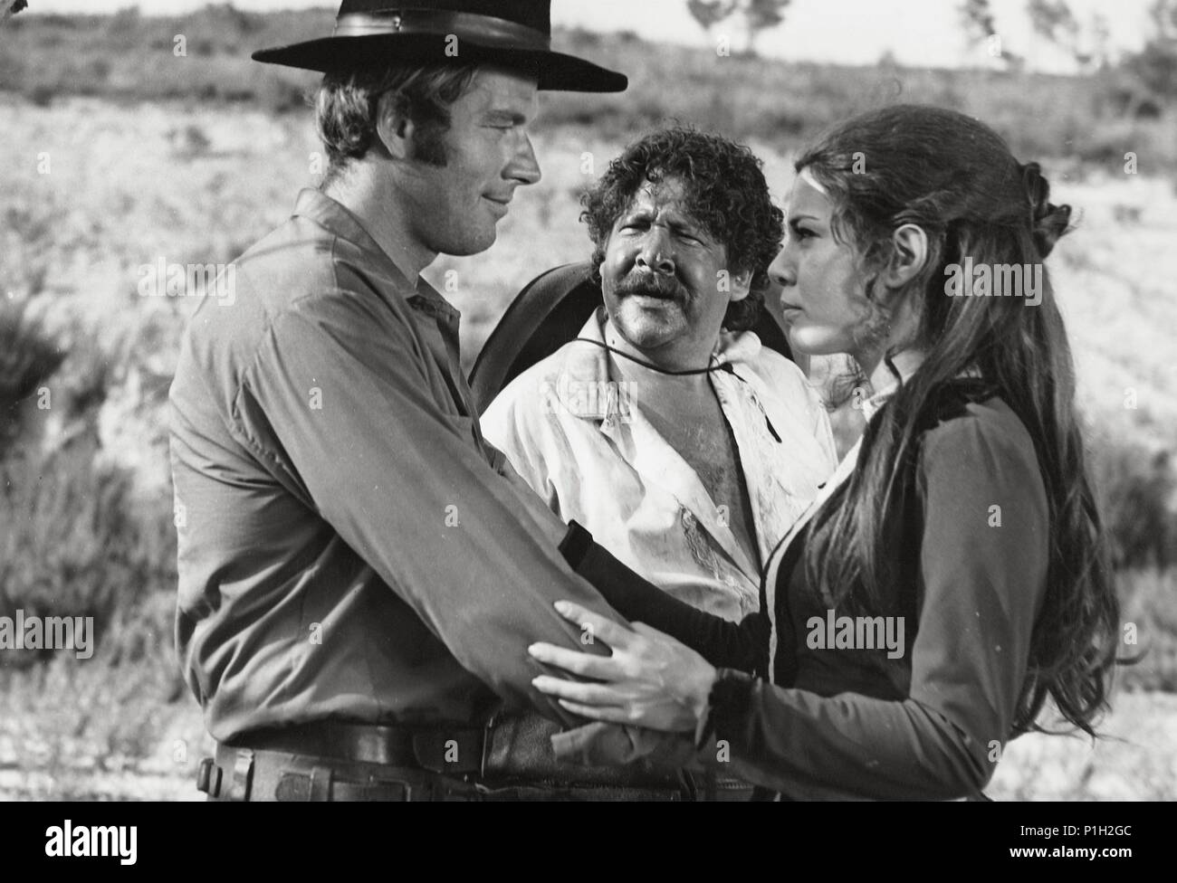 Original Film Titel: Abre Los FOSA, Amigo, LLEGA SABATA. Englischer Titel: Dig Your Grave Freund ... SABATA KOMMT. Regisseur: JUAN BOSCH. Jahr: 1971. Stars: FERNANDO SANCHO; RICHARD HARRISON; TANIA ALVARADO. Credit: IFI PRODUCCION/Album Stockfoto