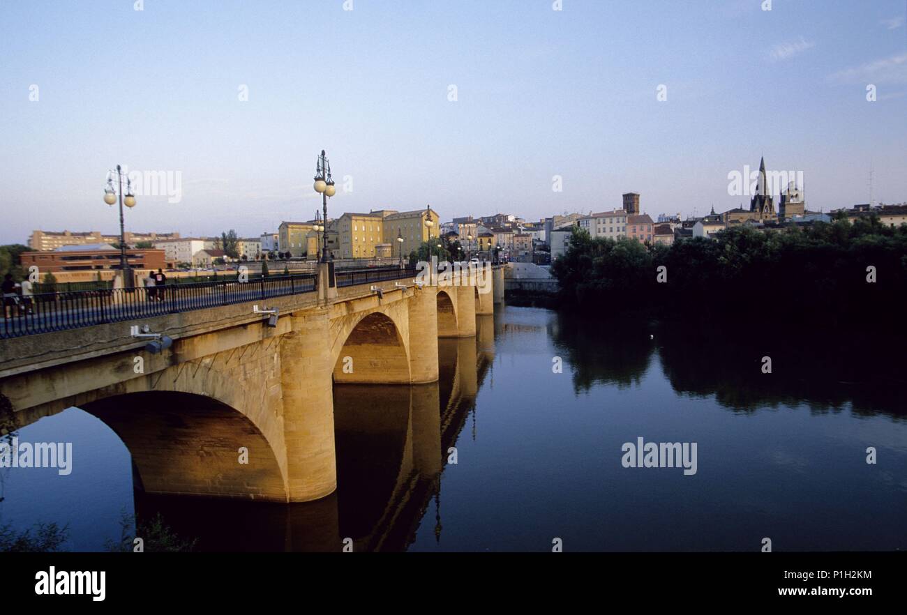 Logroño, Río Ebro, Puente de Piedra e Iglesia Santa María del Palacio; Camino de Santiago. Stockfoto