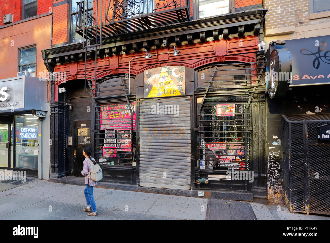 [Historisches Schaufenster] The Pyramid Club, 101 Avenue A, New York, NYC Schaufenster Foto einer Bar und eines Clubs in Manhattans East Village Nachbarschaft. Stockfoto