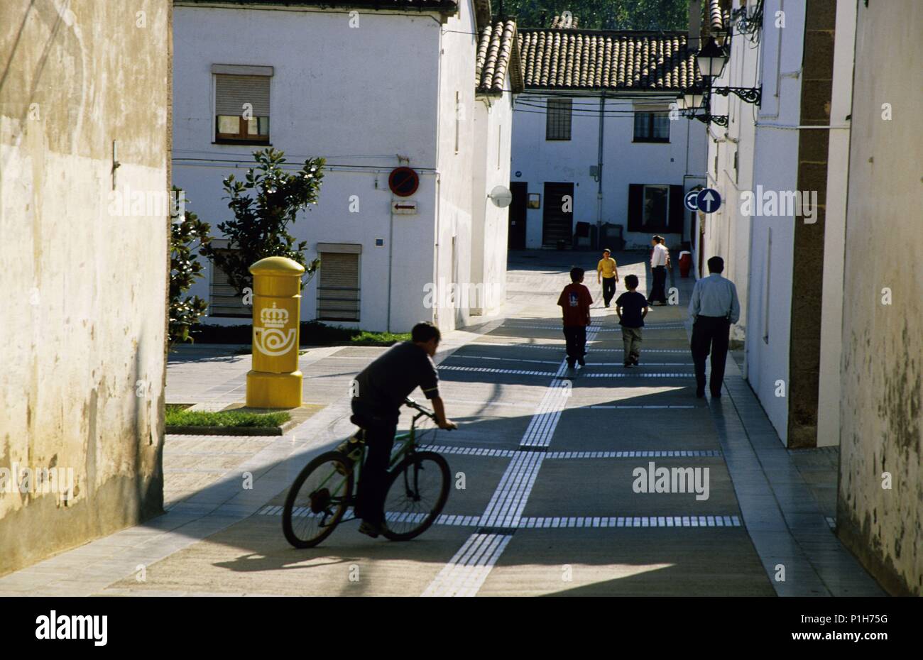 Spanien - Katalonien - Berguedá (Kreis) - Barcelona. L'Ametlla de Merola, Calle y gente. Stockfoto