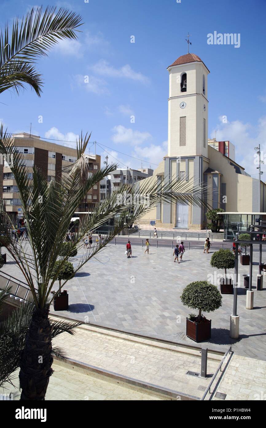 Spanien - Valencia autonome Region - Baix Segura (Kreis) - Alicante. Guardamar de Segura, Plaza de la Constitución e Iglesia Parroquial. Stockfoto