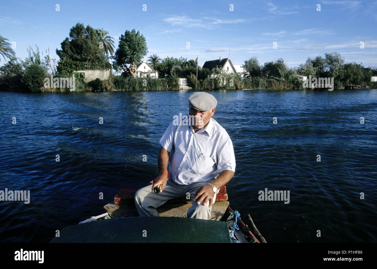 El Palmar/La Albufera; "BARRACAS" (Hütten) an der Lagune Seite; Comarca/Region des 'L'Horta'; Fischer und Boot. Stockfoto