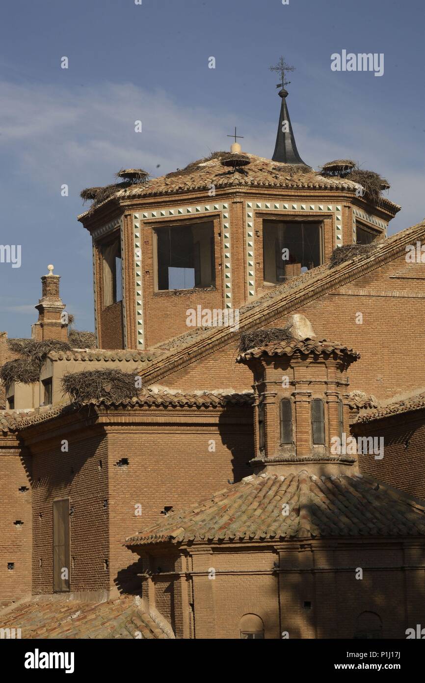 Spanien - LA RIOJA Rioja Baja (Bezirk). Alfaro; Colegiata de San Miguel (Catedral de Las Cigüeñas'); ábside y Nidos de Estas aves que se encuentran el último vacíos trimestre de Cada año. Stockfoto