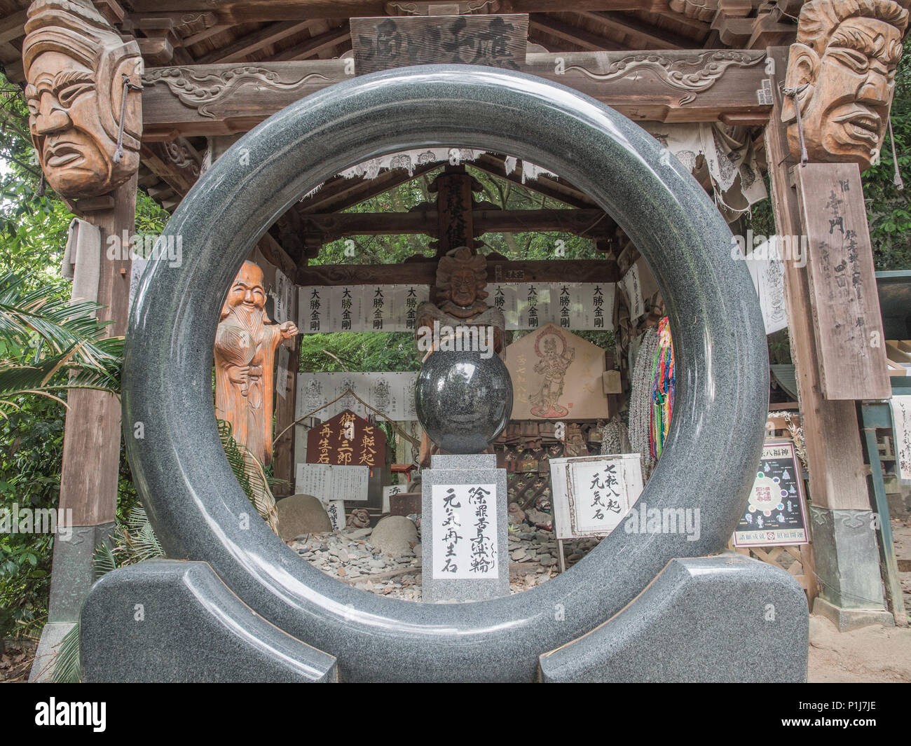 Schrein, Ishiteji Temple 51, Shikoku 88 Tempel Wallfahrt, Matsuyama, Ehime, Japan Stockfoto