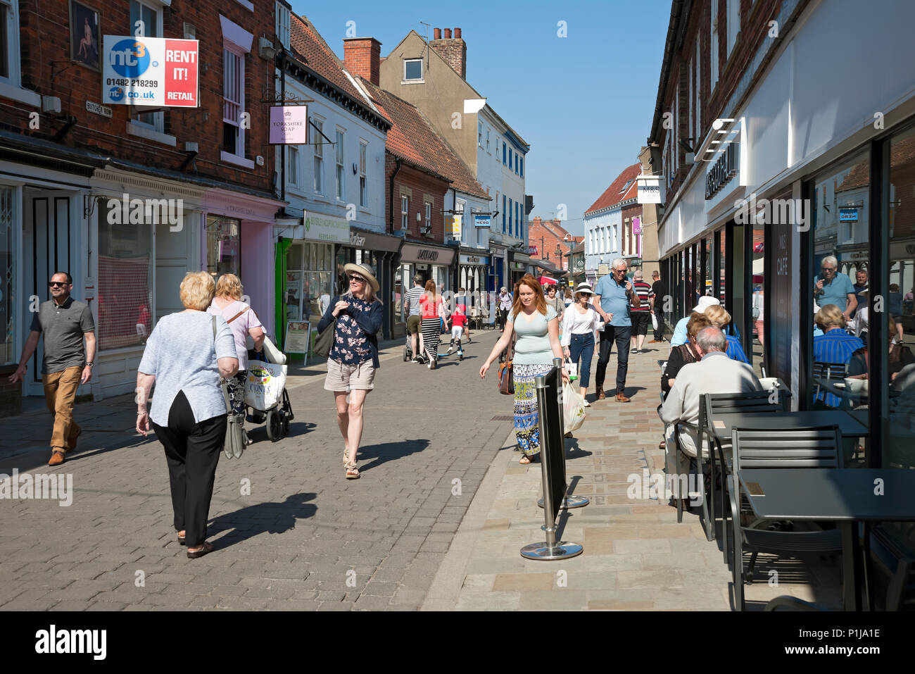 Einkaufsbummel im Stadtzentrum Geschäfte im Frühjahr Beverley East Yorkshire England Großbritannien Großbritannien Großbritannien Großbritannien Großbritannien Großbritannien Großbritannien Großbritannien Großbritannien Großbritannien Großbritannien Großbritannien Großbritannien Großbritannien Großbritannien Großbritannien Großbritannien Großbritannien Großbritannien Großbritannien Großbritannien Großbritannien und Nordirland Stockfoto