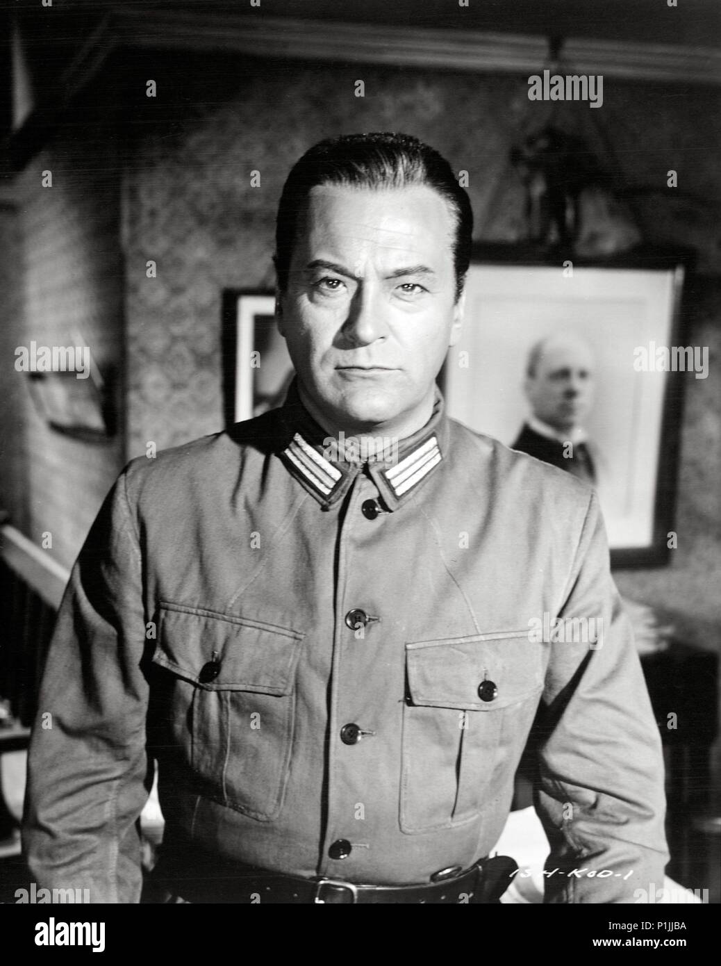 Original Film Titel: INN DER SECHSTEN HAPPINES. Englischer Titel: INN DER SECHSTEN HAPPINES. Regisseur: Mark Robson. Jahr: 1958. Stars: Curd Jürgens. Quelle: 20th Century Fox/Cortesía Album Stockfoto Original Film Titel: INN DER SECHSTEN HAPPINES. Englischer Titel: INN DER SECHSTEN HAPPINES. Regisseur: Mark Robson. Jahr: 1958. Stars: Curd Jürgens. Quelle: 20th Century Fox/Cortesía Album Stockfoto