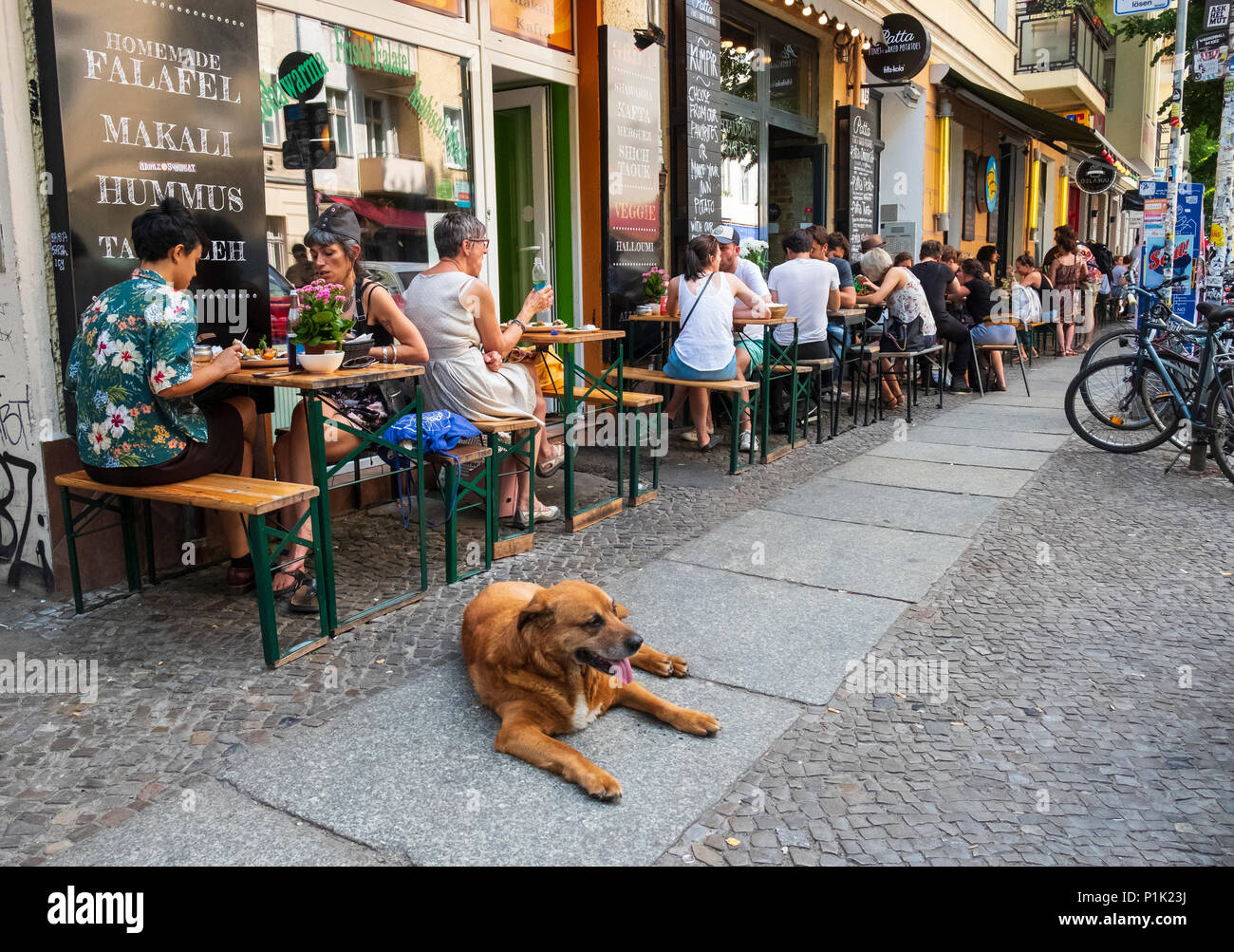 Wochenende Restaurants im Stadtteil Friedrichshain in Berlin, Deutschland Stockfoto