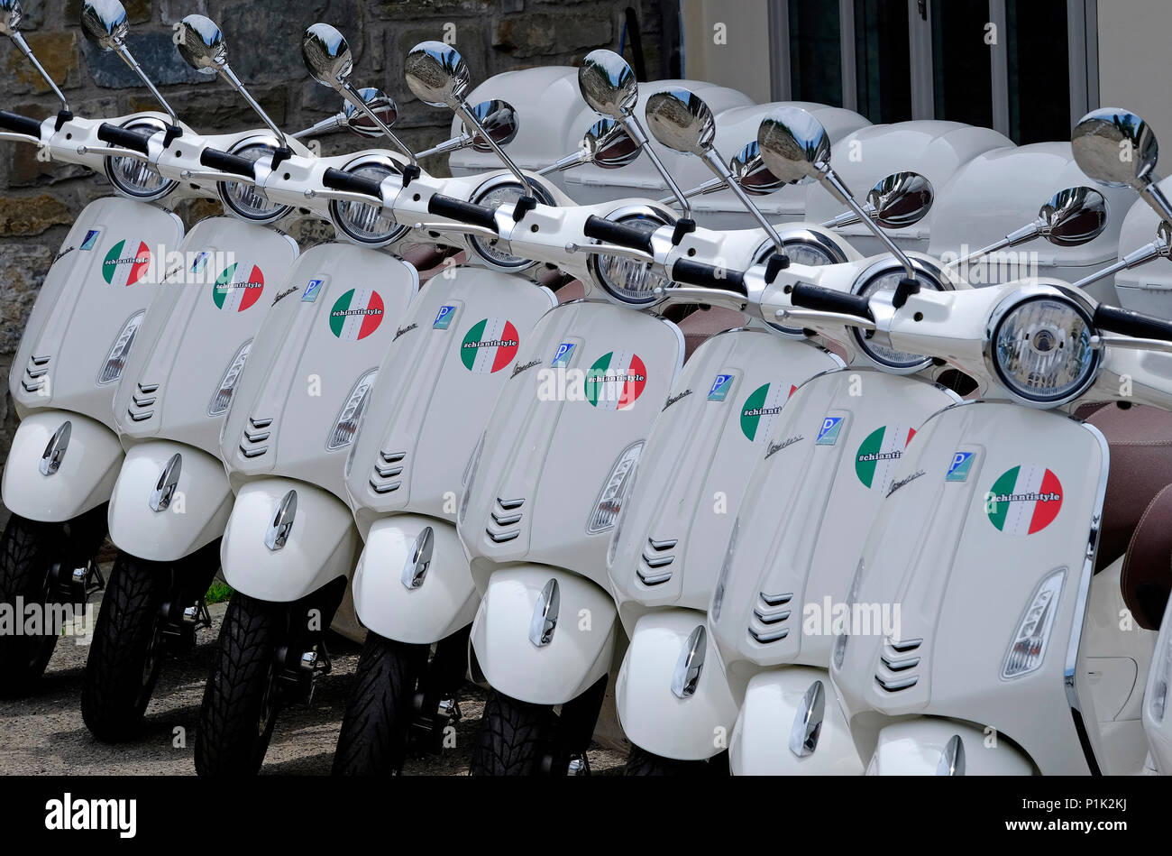 Motorroller außerhalb Verleih, Greve in Chianti, Toskana, Italien Stockfoto