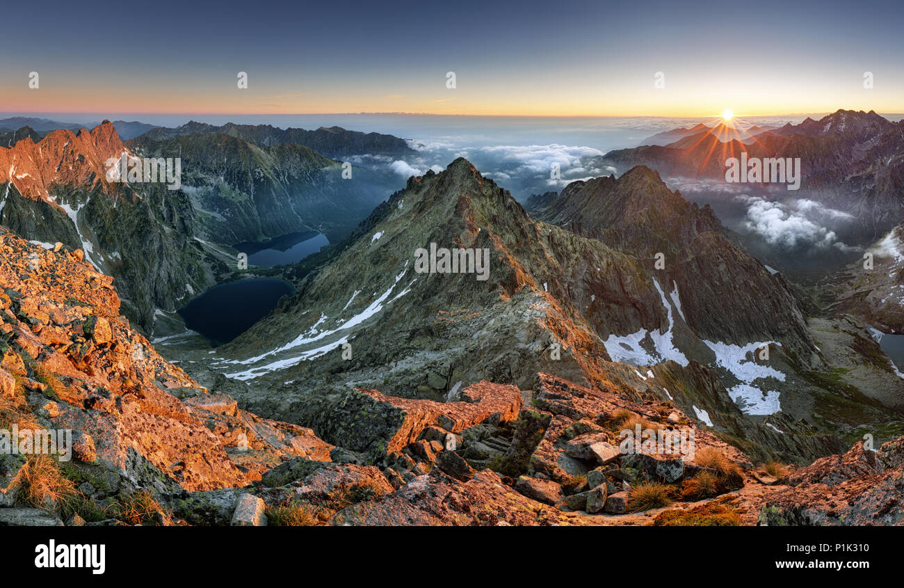 Sonnenuntergang am Berg, Tatra Stockfoto