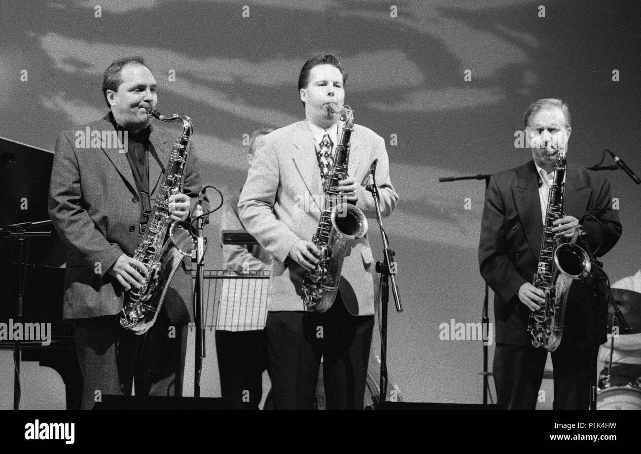 Ken Peplowski, Scot Hamilton und Harry Allen, Brecon Jazz Festival, Powys, Wales, August 1998. Artist: Brian O'Connor. Stockfoto