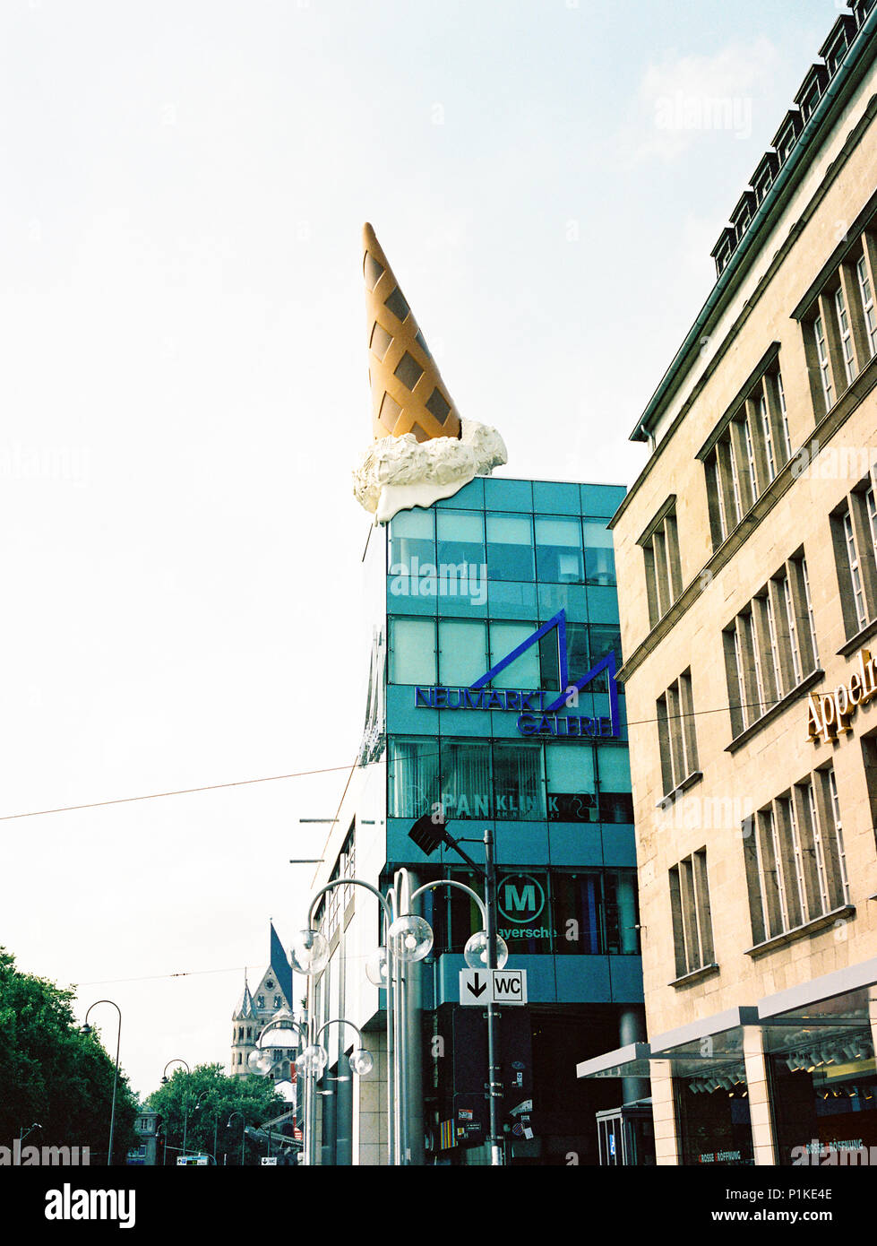 Zurück Kegel Skulptur, von der Pop-Art-Künstlers Claes Oldenburg