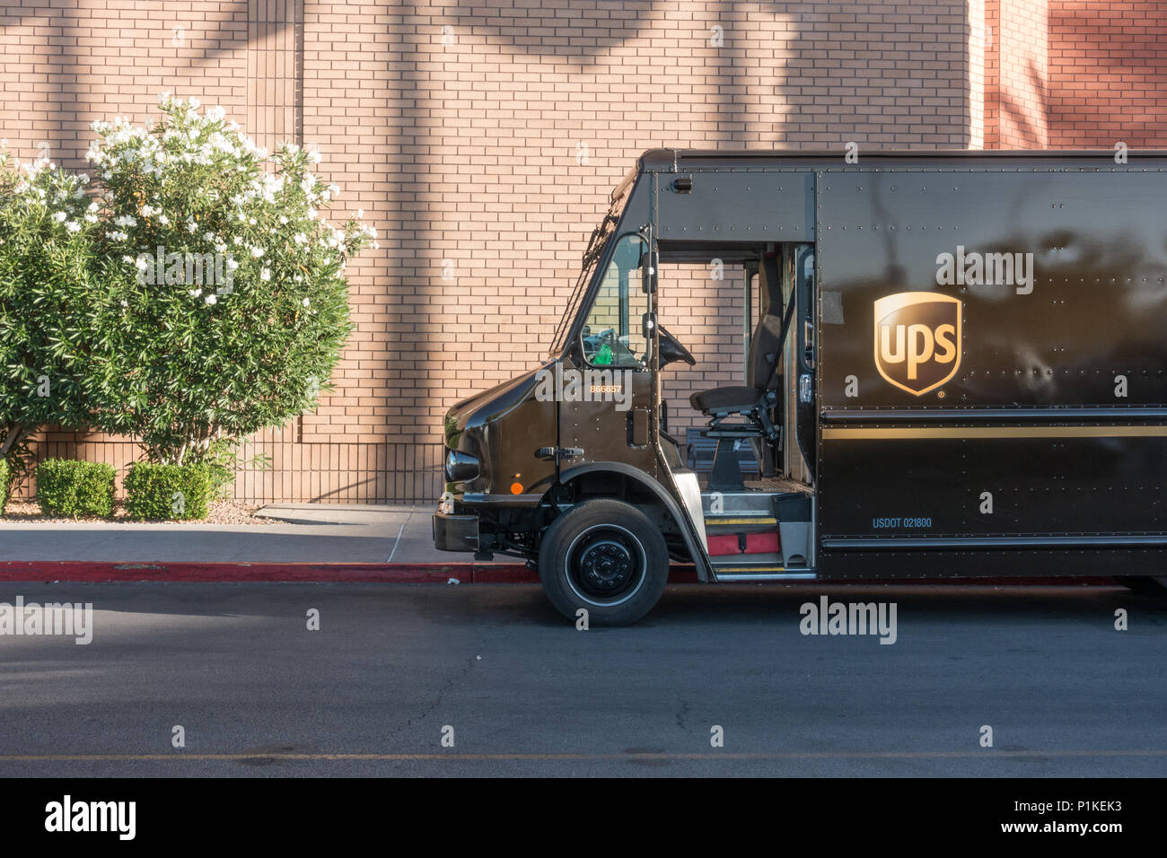 UPS van für ein Einkaufszentrum in Las Vegas, NV, USA Stockfotografie Alamy