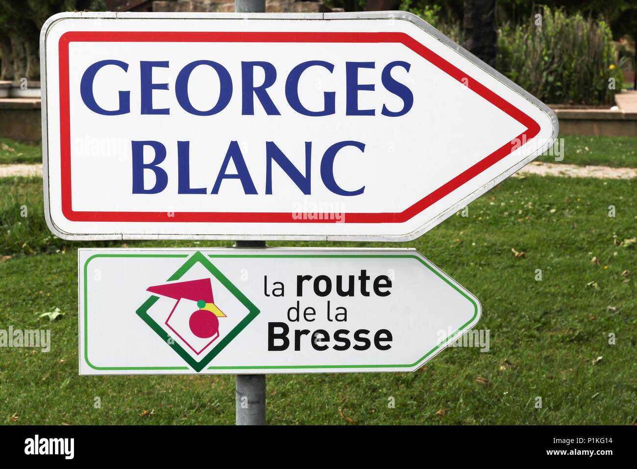 Georges Blanc Restaurant Richtung in Vonnas und Straße der Bresse. Georges Blanc in Vonnas ist ein französischer Koch und Gastronom mit drei Michelin-Sternen Stockfoto