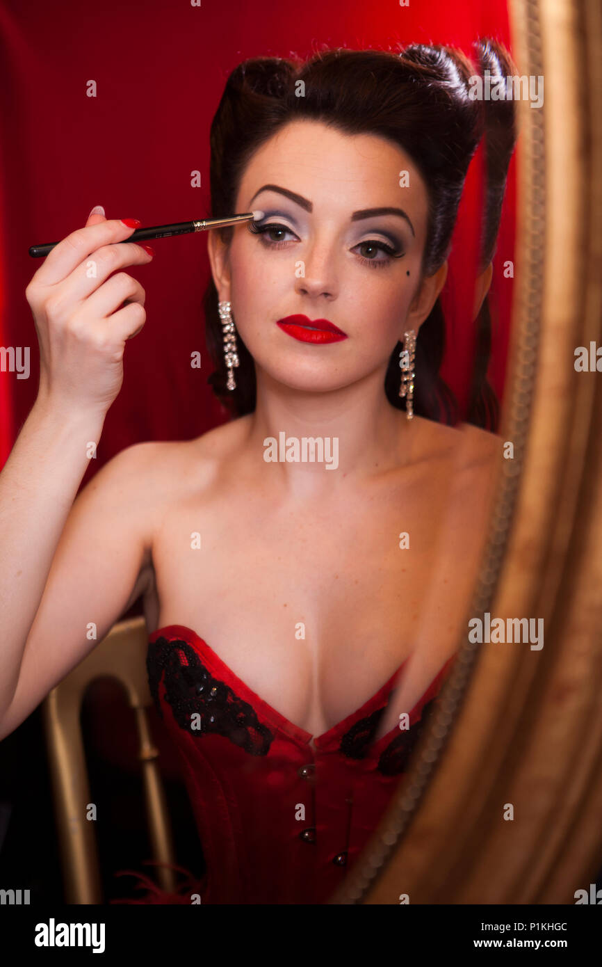 Burlesque interpret Polly Rae bei Madame Jojos, London. Stockfoto