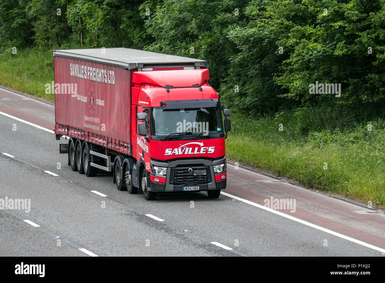 Liefer- Fracht, Schwertransporte Lastwagen auf der M6 an der Lancaster, Großbritannien Stockfoto